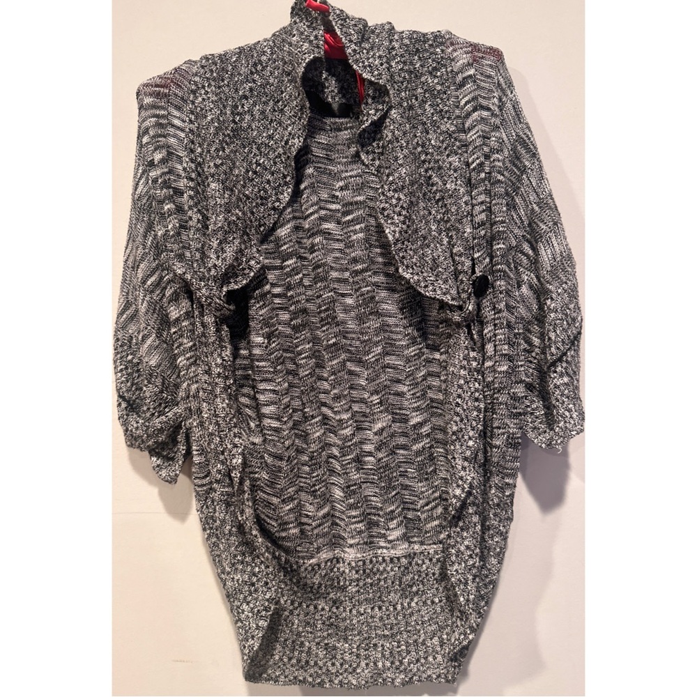Grey and White Short Sleeved Buttoned Shawl